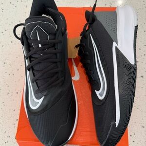 New Sz 9.5 Nike Men's Black and Gray Athletic Shoes